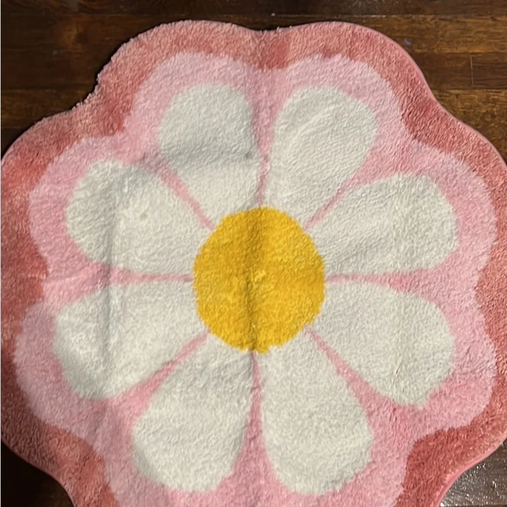 NWOT 30” Flower Rug